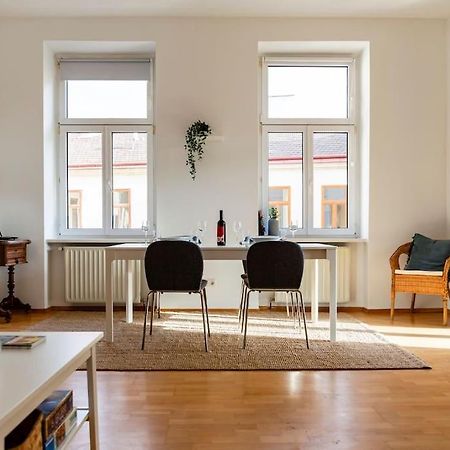 Savoir-Vivre In Unserer Zentralen Balkonwohnung 维也纳 外观 照片